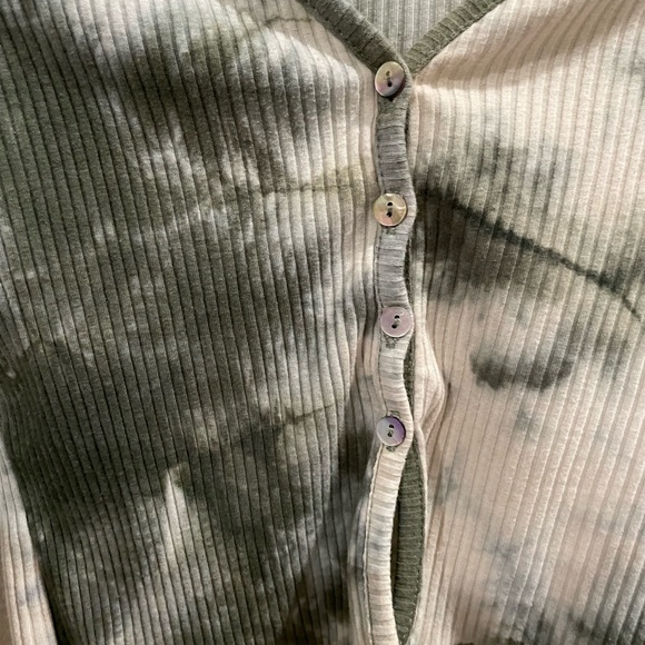 tie-dye green button front top - Picture 3 of 3